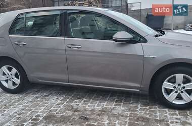 Хэтчбек Volkswagen e-Golf 2015 в 