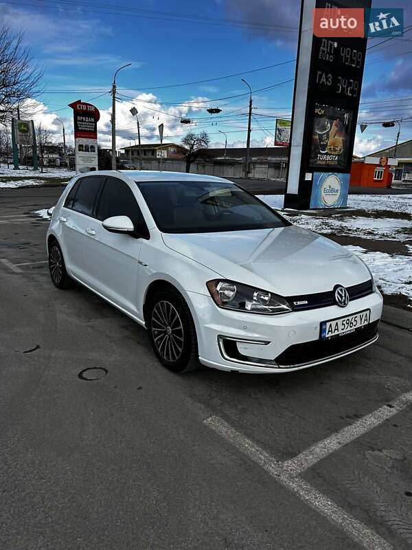 Хетчбек Volkswagen e-Golf 2015 в Черкасах