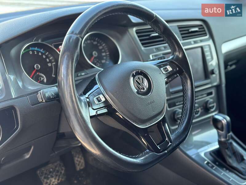 Хэтчбек Volkswagen e-Golf 2015 в Виннице