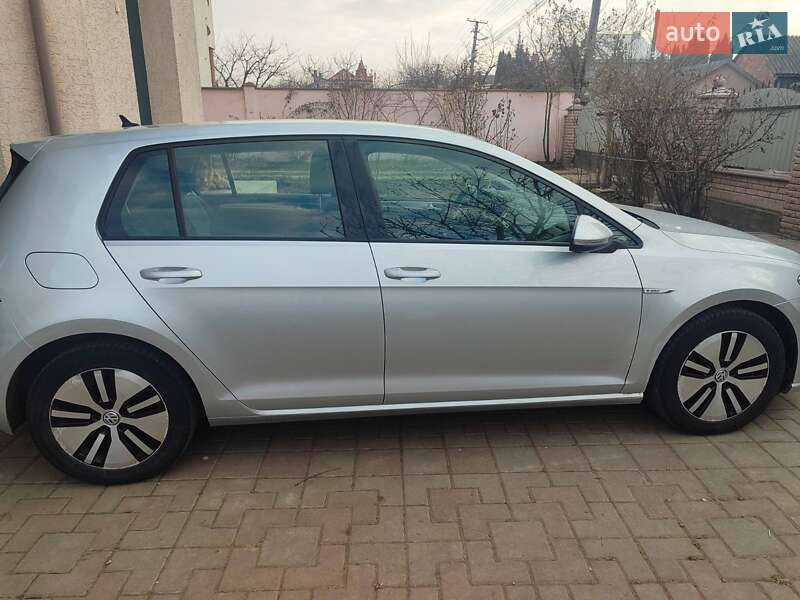 Хэтчбек Volkswagen e-Golf 2015 в Черновцах