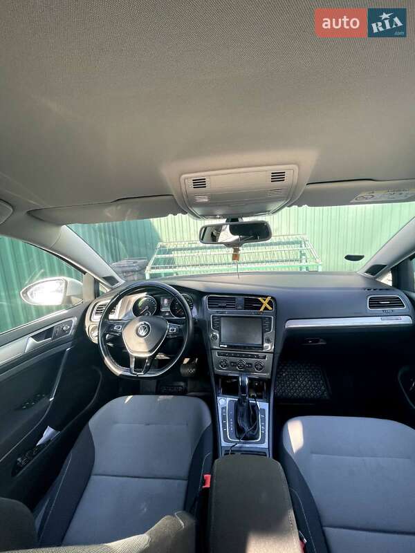 Хэтчбек Volkswagen e-Golf 2015 в Черновцах