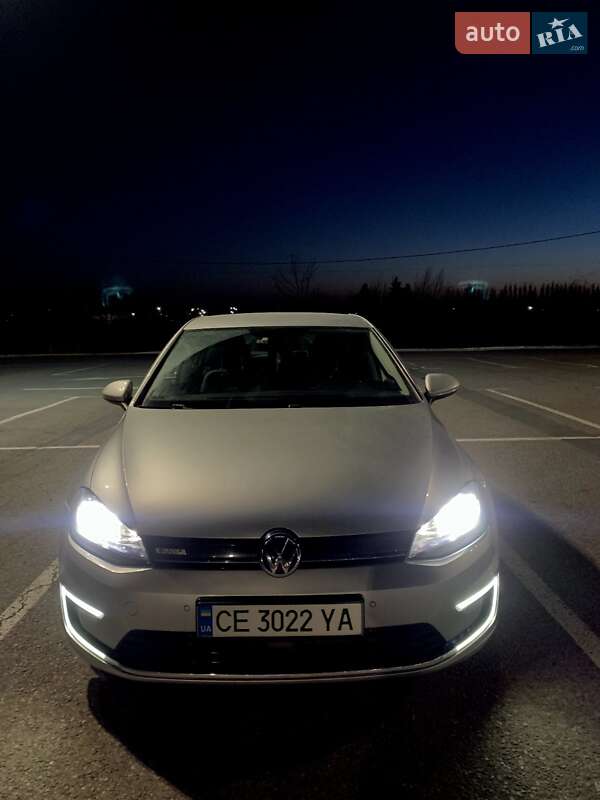 Хэтчбек Volkswagen e-Golf 2015 в Черновцах