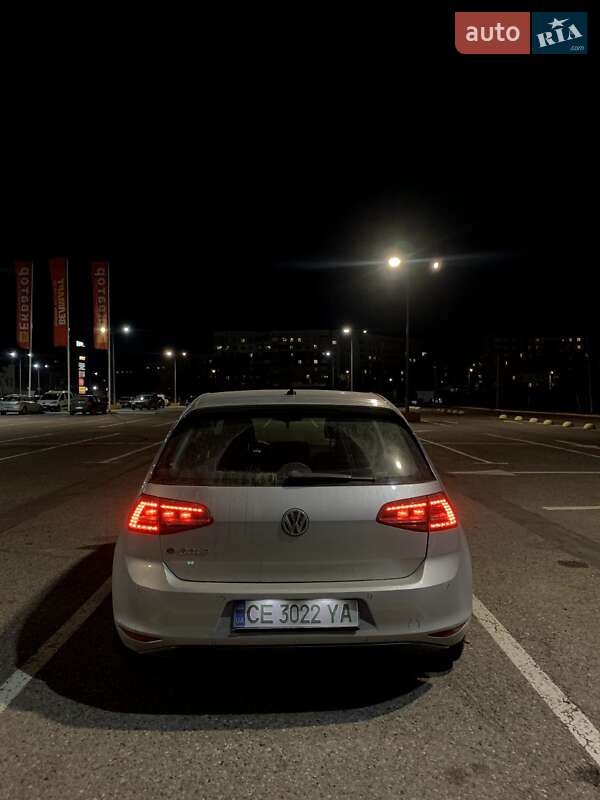 Хэтчбек Volkswagen e-Golf 2015 в Черновцах