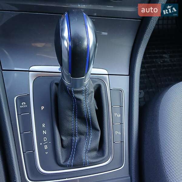 Хэтчбек Volkswagen e-Golf 2014 в Гайсине