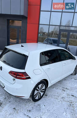 Хэтчбек Volkswagen e-Golf 2014 в 