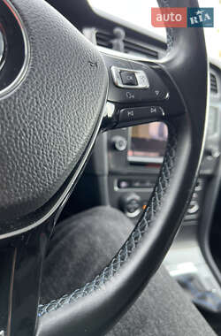 Хэтчбек Volkswagen e-Golf 2014 в 