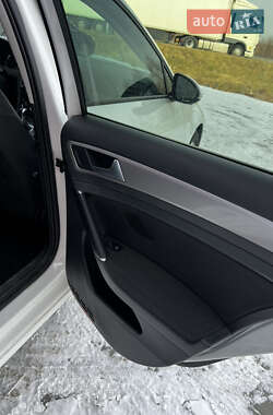 Хэтчбек Volkswagen e-Golf 2014 в 
