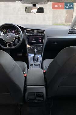 Хэтчбек Volkswagen e-Golf 2020 в 