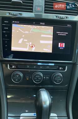 Хэтчбек Volkswagen e-Golf 2020 в 