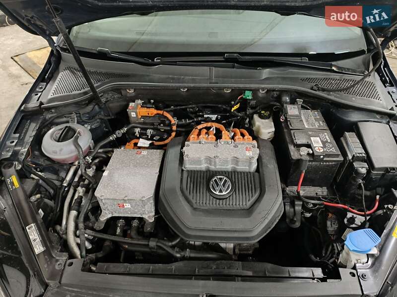 Хэтчбек Volkswagen e-Golf 2016 в Ровно фото 49 Хэтчбек Volkswagen e-Golf 2016 в Ровно