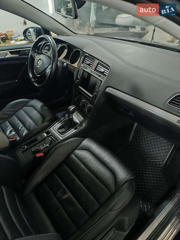 Хэтчбек Volkswagen e-Golf 2016 в Ровно фото 60 Хэтчбек Volkswagen e-Golf 2016 в Ровно