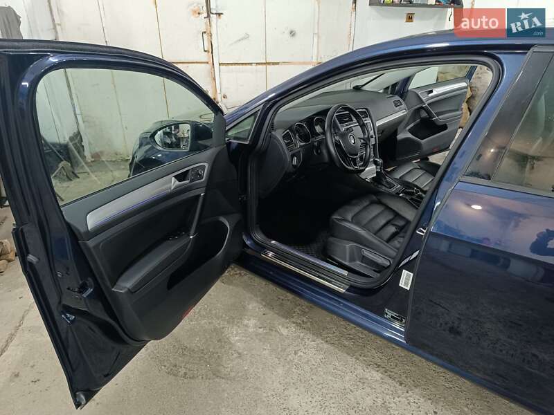 Хэтчбек Volkswagen e-Golf 2016 в Ровно фото 74 Хэтчбек Volkswagen e-Golf 2016 в Ровно