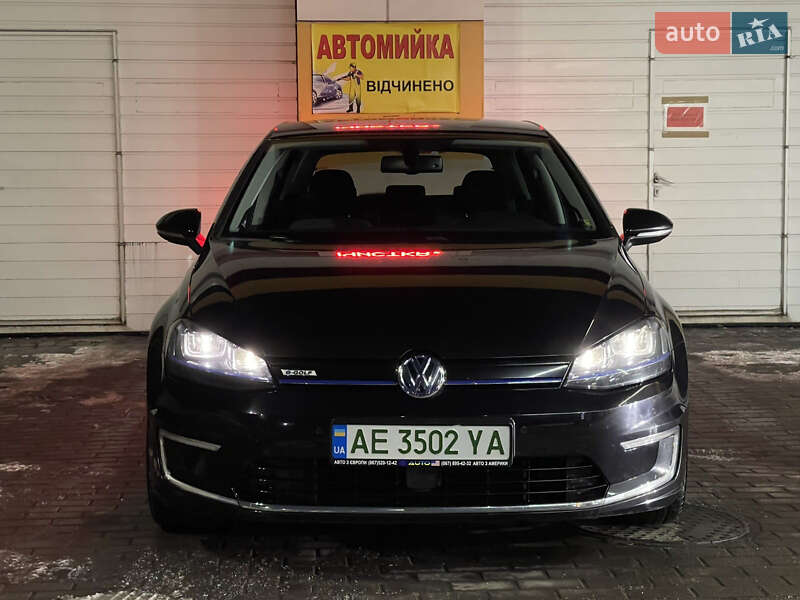 Хэтчбек Volkswagen e-Golf 2015 в 