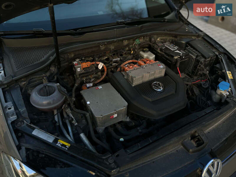 Хэтчбек Volkswagen e-Golf 2014 в Каменец-Подольском