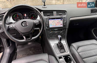 Хетчбек Volkswagen e-Golf 2015 в Києві