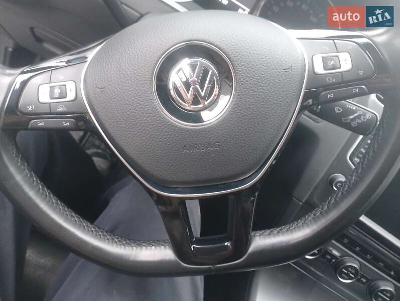 Хэтчбек Volkswagen e-Golf 2015 в Звягеле фото 8 Хэтчбек Volkswagen e-Golf 2015 в Звягеле