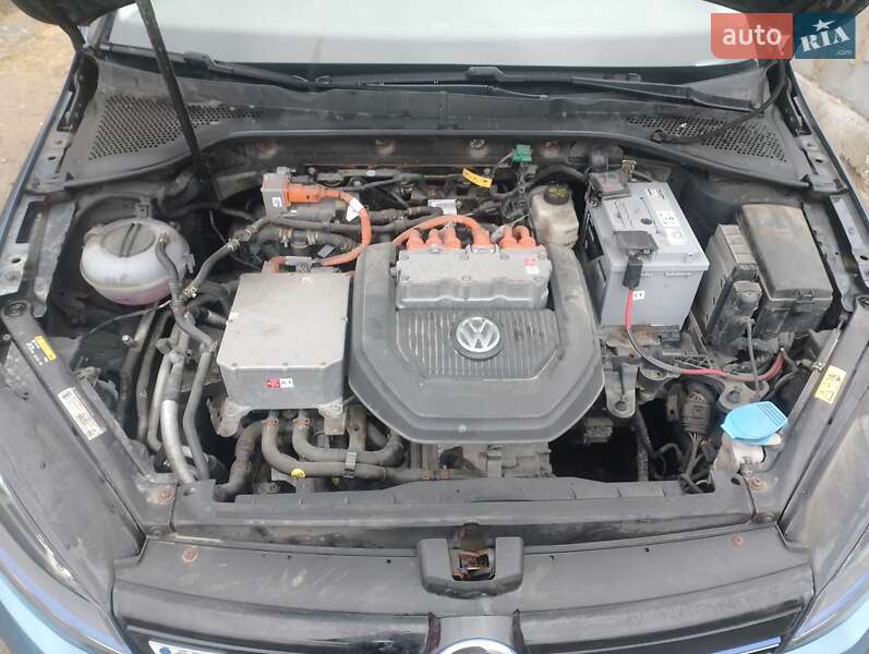 Хэтчбек Volkswagen e-Golf 2015 в Звягеле фото 14 Хэтчбек Volkswagen e-Golf 2015 в Звягеле