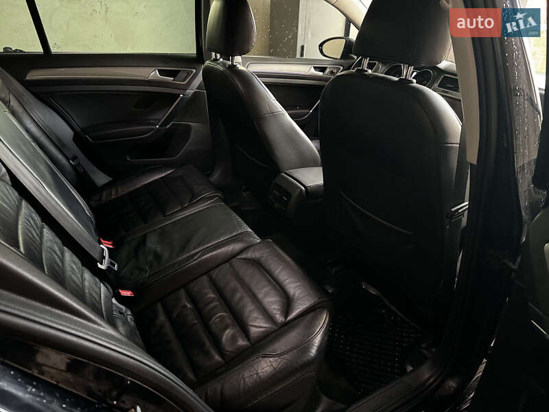 Хэтчбек Volkswagen e-Golf 2015 в Львове