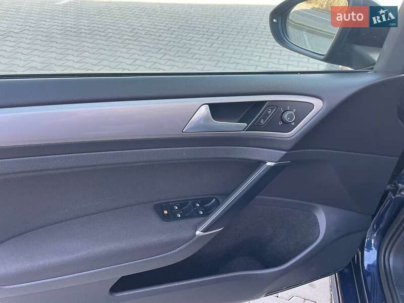 Хетчбек Volkswagen e-Golf 2015 в Хмельницькому