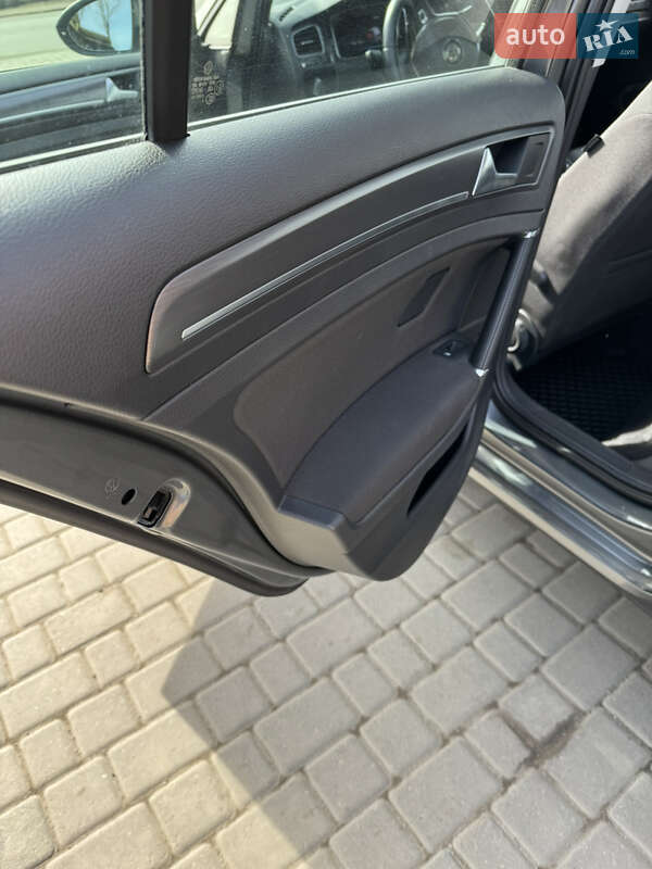 Хэтчбек Volkswagen e-Golf 2019 в Шполе