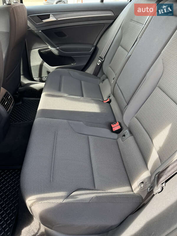 Хэтчбек Volkswagen e-Golf 2019 в Шполе