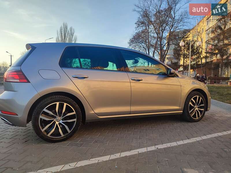 Хэтчбек Volkswagen e-Golf 2017 в Могилев-Подольске