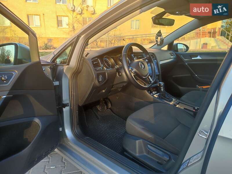 Хэтчбек Volkswagen e-Golf 2017 в Могилев-Подольске