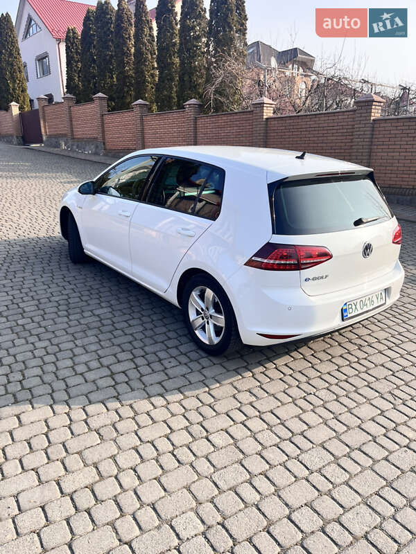 Хетчбек Volkswagen e-Golf 2015 в Чернівцях