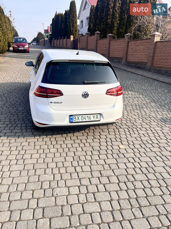 Хетчбек Volkswagen e-Golf 2015 в Чернівцях