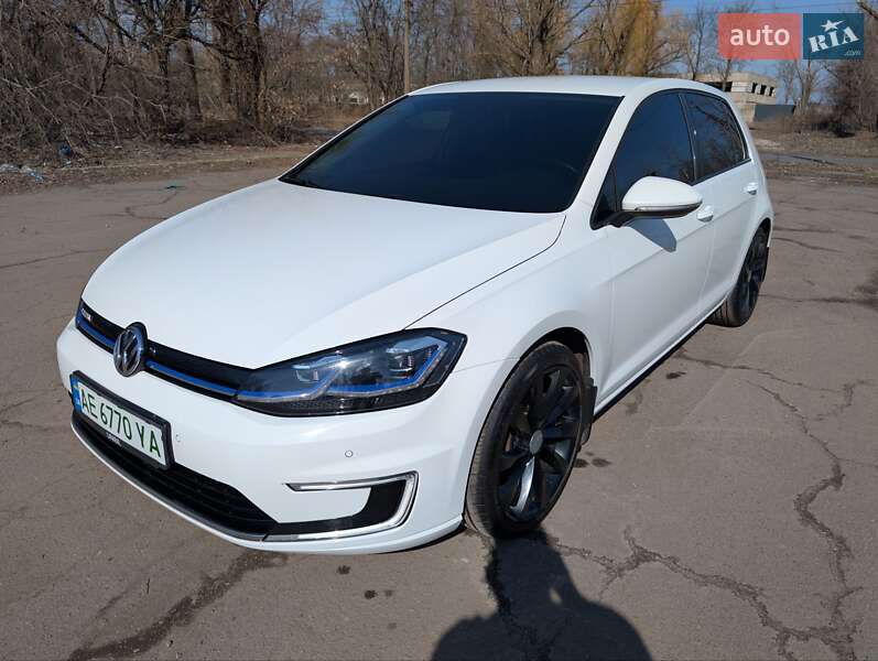 Хетчбек Volkswagen e-Golf 2018 в 