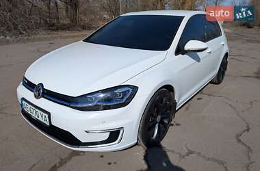 Хетчбек Volkswagen e-Golf 2018 в 