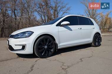 Хетчбек Volkswagen e-Golf 2018 в 