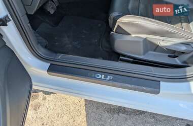 Хетчбек Volkswagen e-Golf 2018 в 