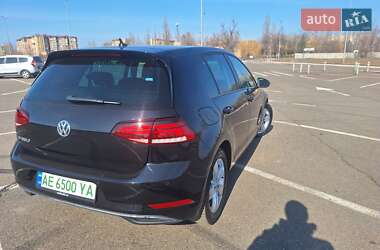 Хэтчбек Volkswagen e-Golf 2017 в 