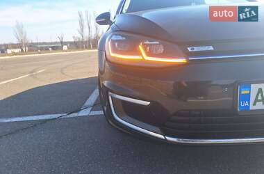 Хэтчбек Volkswagen e-Golf 2017 в 