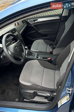 Хэтчбек Volkswagen e-Golf 2015 в 
