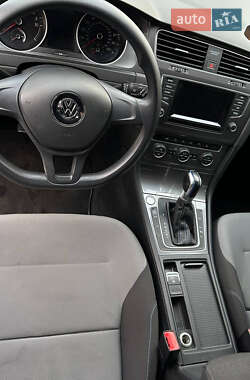 Хэтчбек Volkswagen e-Golf 2015 в 