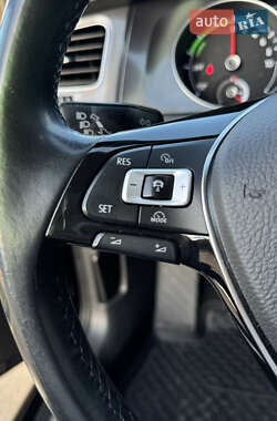 Хэтчбек Volkswagen e-Golf 2016 в 