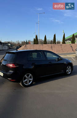 Хэтчбек Volkswagen e-Golf 2016 в 
