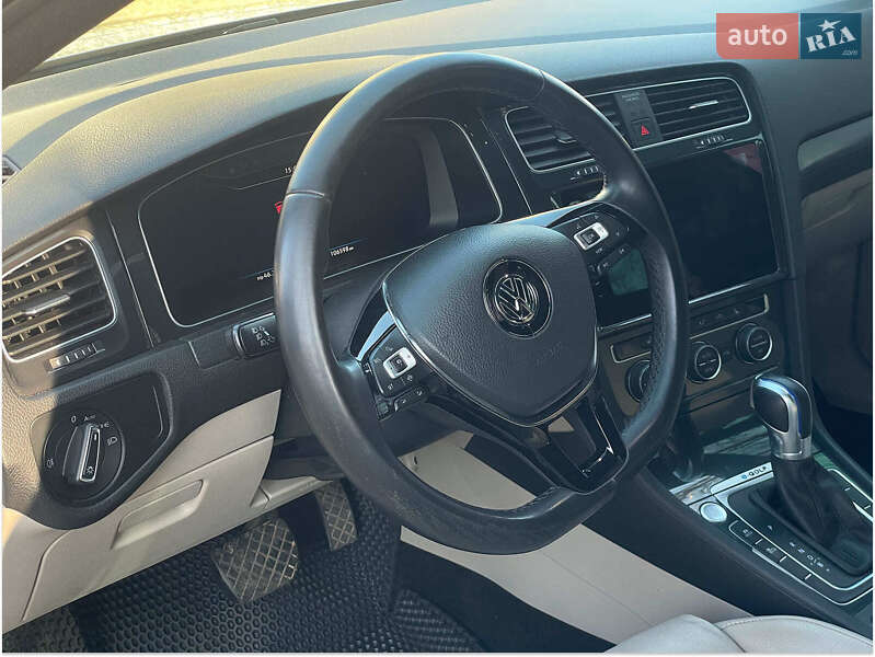 Хэтчбек Volkswagen e-Golf 2018 в Киеве