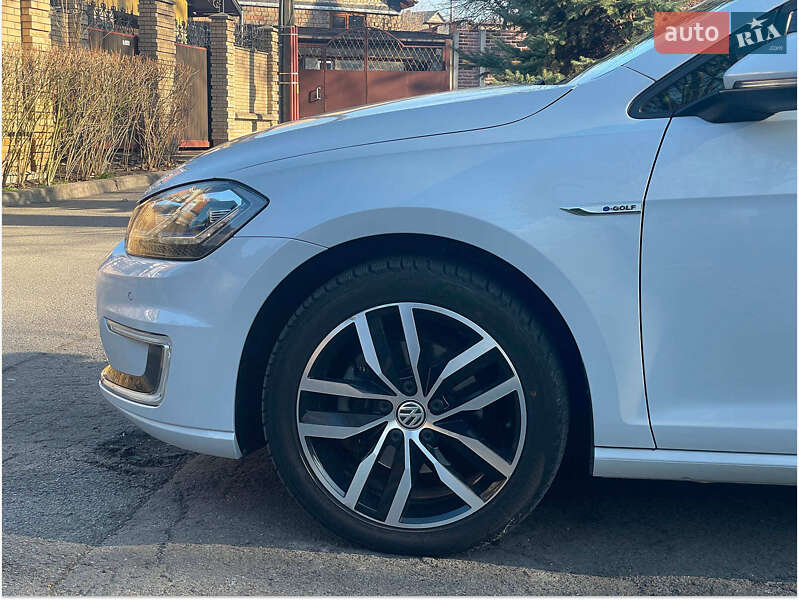 Хэтчбек Volkswagen e-Golf 2018 в Киеве