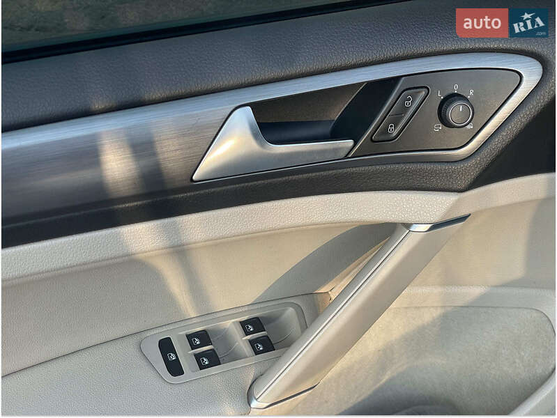 Хэтчбек Volkswagen e-Golf 2018 в Киеве