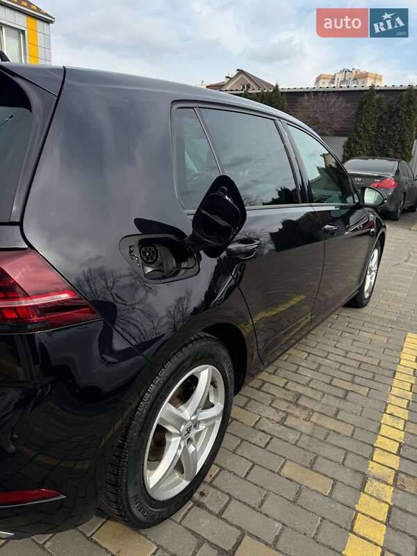 Хэтчбек Volkswagen e-Golf 2019 в Буче фото 13 Хэтчбек Volkswagen e-Golf 2019 в Буче