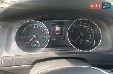 Хэтчбек Volkswagen e-Golf 2017 в 