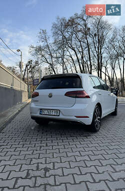 Хэтчбек Volkswagen e-Golf 2018 в 
