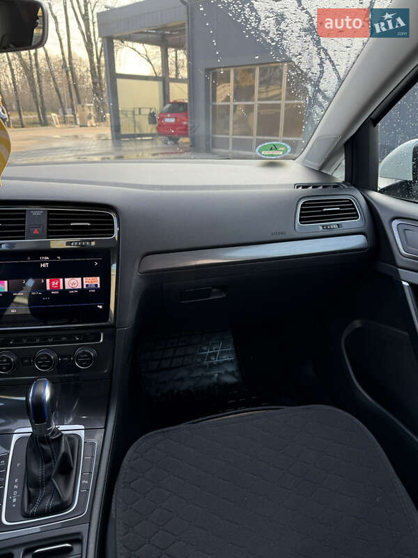 Хетчбек Volkswagen e-Golf 2018 в Львові
