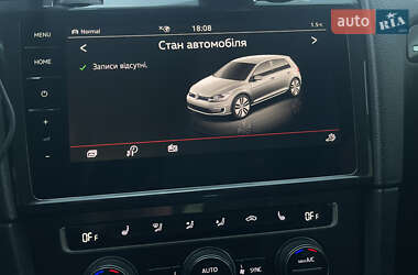 Хетчбек Volkswagen e-Golf 2018 в 