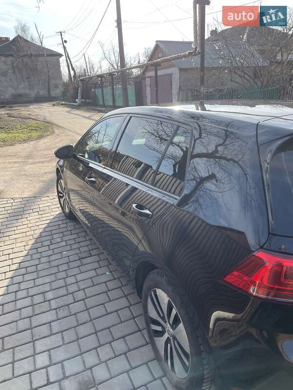Хэтчбек Volkswagen e-Golf 2016 в Кривом Роге