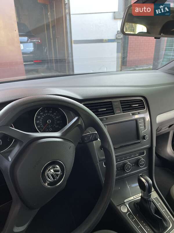 Хэтчбек Volkswagen e-Golf 2016 в Кривом Роге