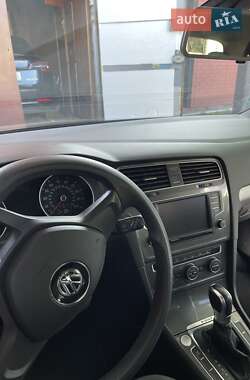 Хэтчбек Volkswagen e-Golf 2016 в 
